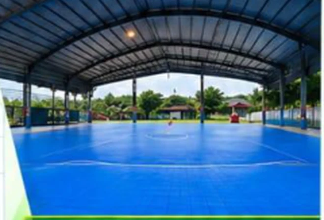 Dokumentasi visual Baik pulih gelanggang futsal